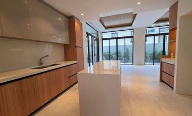 House For Sale at Verdana Homes Villaga, Daang Hari Road, Molino IV, Bacoor Cavite