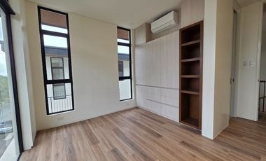 House For Sale at Verdana Homes Villaga, Daang Hari Road, Molino IV, Bacoor Cavite