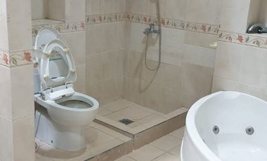 Central Park Mulyosari hadap selatan timur