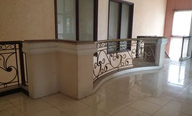 Central Park Mulyosari hadap selatan timur