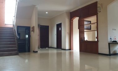 Central Park Mulyosari hadap selatan timur