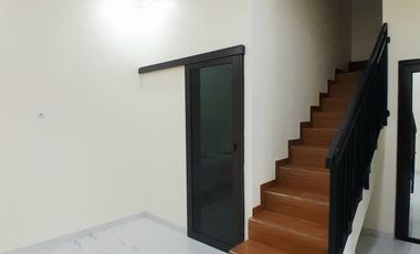 RUMAH CLUSTER MEWAH PINGGIR JALAN UTAMA AKSES JALAN LEBAR DEKAT TOL JORR, BEBAS BANJIR