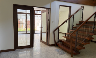 5BR Dasmarinas House For Rent Narciso Realty