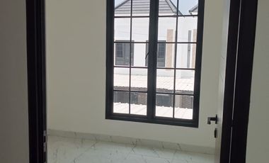 RUMAH CLUSTER MEWAH PINGGIR JALAN UTAMA AKSES JALAN LEBAR DEKAT TOL JORR, BEBAS BANJIR