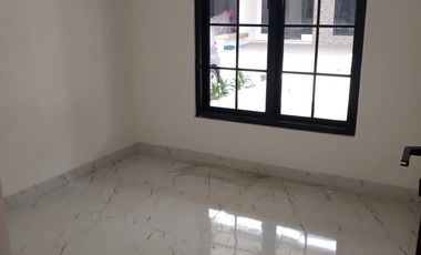 RUMAH CLUSTER MEWAH PINGGIR JALAN UTAMA AKSES JALAN LEBAR DEKAT TOL JORR, BEBAS BANJIR