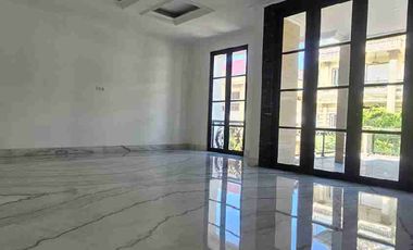hot sale Rumah Mewah Villa Gading Indah 3½ Lantai 9 x 30 hanya 19*M nego