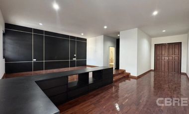 Townhouse in Soi Sunthon Phimon (Rong Mueang) (4807)