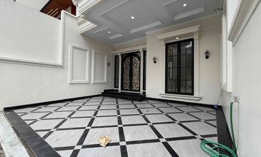 Rumah Mewah 3 Lantai Siap Huni  Di Jagakarsa, Jakarta Selatan