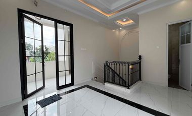 Rumah Mewah 3 Lantai Siap Huni  Di Jagakarsa, Jakarta Selatan