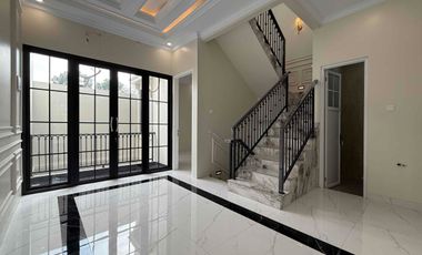 Rumah Mewah 3 Lantai Siap Huni  Di Jagakarsa, Jakarta Selatan