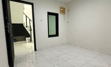 Strategis Jual Rumah 2Lt. Unfurnished di Perumahan Cengkareng Indah Akses ke Bandara Soekarno-Hatta, Dekat ke Mall Puri Indah, Central Park