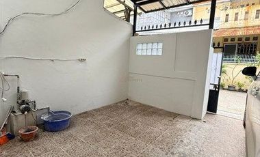 Strategis Jual Rumah 2Lt. Unfurnished di Perumahan Cengkareng Indah Akses ke Bandara Soekarno-Hatta, Dekat ke Mall Puri Indah, Central Park