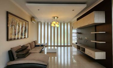 TURUN HARGA - Rumah siap huni sebrang Nava Park dengan private pool harga BU dikelilingi taman/jogging track