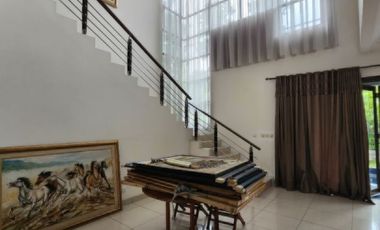 TURUN HARGA - Rumah siap huni sebrang Nava Park dengan private pool harga BU dikelilingi taman/jogging track