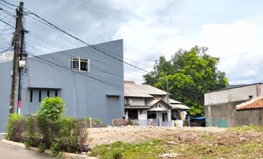 Rumah modern 2 lantai harga murah lokasi bebas banjir non cluster di kampung baru Ciracas jakarta timur