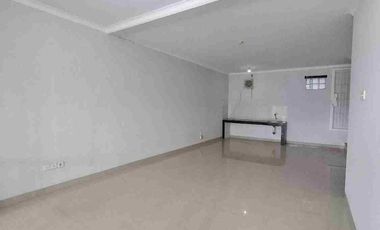 Disewakan Rumah Apik Terawat Lingkungan Tenang di Holis Regency