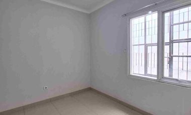 Disewakan Rumah Apik Terawat Lingkungan Tenang di Holis Regency