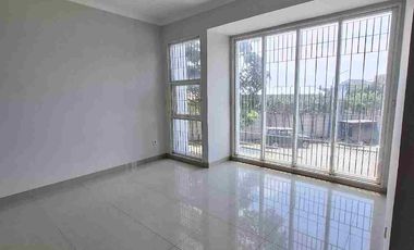 Disewakan Rumah Apik Terawat Lingkungan Tenang di Holis Regency