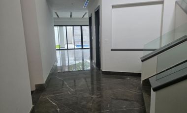 ESPECTACULAR CASA EN VENTA EN CARRETERA NACIONAL.