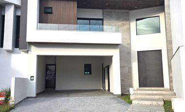 ESPECTACULAR CASA EN VENTA EN CARRETERA NACIONAL.