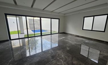 ESPECTACULAR CASA EN VENTA EN CARRETERA NACIONAL.