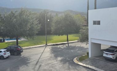 ESPECTACULAR CASA EN VENTA EN CARRETERA NACIONAL.