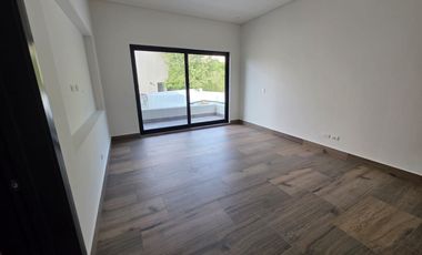 ESPECTACULAR CASA EN VENTA EN CARRETERA NACIONAL.