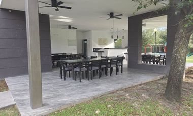 ESPECTACULAR CASA EN VENTA EN CARRETERA NACIONAL.