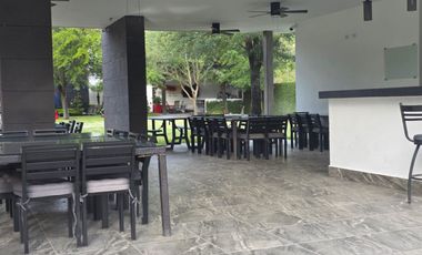 ESPECTACULAR CASA EN VENTA EN CARRETERA NACIONAL.