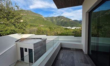 ESPECTACULAR CASA EN VENTA EN CARRETERA NACIONAL.