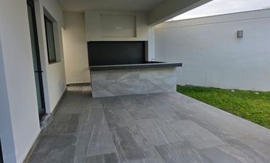 ESPECTACULAR CASA EN VENTA EN CARRETERA NACIONAL.