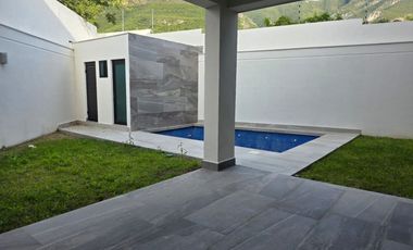 ESPECTACULAR CASA EN VENTA EN CARRETERA NACIONAL.