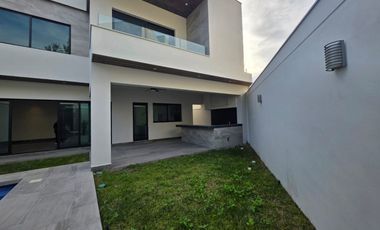 ESPECTACULAR CASA EN VENTA EN CARRETERA NACIONAL.