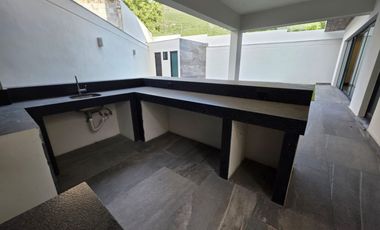 ESPECTACULAR CASA EN VENTA EN CARRETERA NACIONAL.