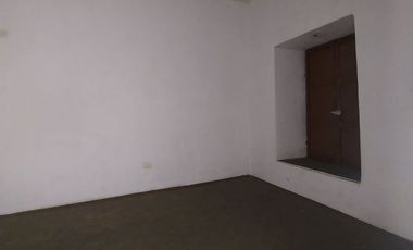local comercial de arriendo alquiler renta en cuenca calle presidente córdoba a 4 cuadras del parque calderón