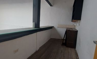 local comercial de arriendo alquiler renta en cuenca calle presidente córdoba a 4 cuadras del parque calderón