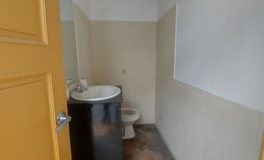 local comercial de arriendo alquiler renta en cuenca calle presidente córdoba a 4 cuadras del parque calderón