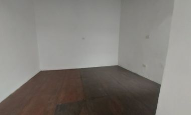 local comercial de arriendo alquiler renta en cuenca calle presidente córdoba a 4 cuadras del parque calderón