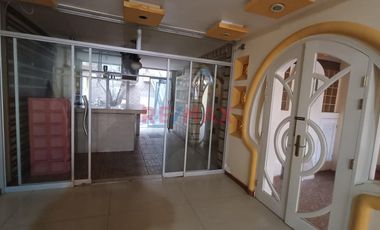 Vendo Casa 3 Pisos En Urb. El Bosque 147 M2 ( 1 Cochera ) - $ 155,000.00