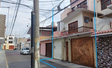Vendo Casa 3 Pisos En Urb. El Bosque 147 M2 ( 1 Cochera ) - $ 155,000.00
