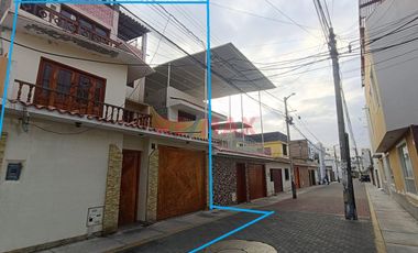 Vendo Casa 3 Pisos En Urb. El Bosque 147 M2 ( 1 Cochera ) - $ 155,000.00