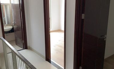 Dijual Rumah 3 Lantai di Harmony Golf PIK