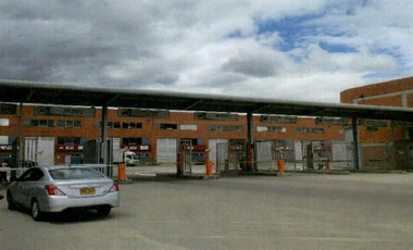 Bodega en OIKOS de Occidente – 792 m² con Renta Activa y Ascensor