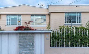 Casa de venta en Ibarra, 4 esquinas - Candelaria sector El Retorno