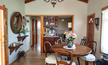 Se vende parcela con casa y piscina, con 3 dormitorios y 3 baños en Curacaví.