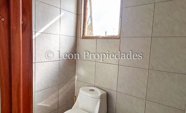 Se vende parcela con casa y piscina, con 3 dormitorios y 3 baños en Curacaví.