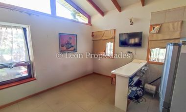 Se vende parcela con casa y piscina, con 3 dormitorios y 3 baños en Curacaví.