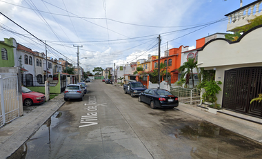 La tranquilidad de una gran decisión comienza aqui!! Venta de linda casa en recuperación bancaria, Villa de Texcoco, 77536 Cancún, Q.R.