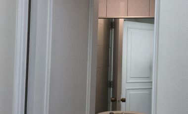 ARRIENDO OFICINA 28M2, DOS PRIVADOS ,ESTACIONAMIENTO, EN LAS CONDES METRO MANQUEHUE