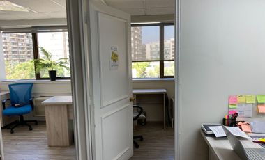 ARRIENDO OFICINA 28M2, DOS PRIVADOS ,ESTACIONAMIENTO, EN LAS CONDES METRO MANQUEHUE